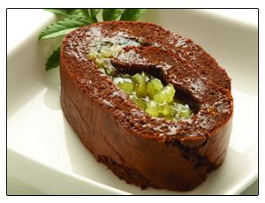 Rollo de bizcocho relleno de piña