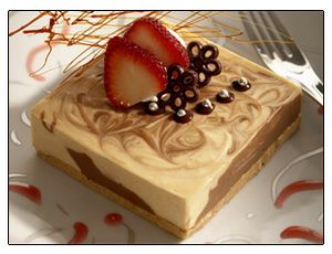 Cheesecake con mantequilla de cacahuate y chocolate marmoleado 