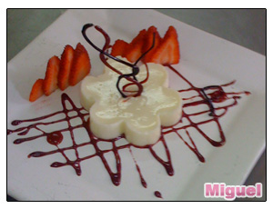 Gelatina de Yogurt con piñones Gelatina de Yogurt con piñones