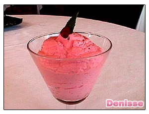 Denisse nos envio Mousse de Fresas Denisse nos envio Mousse de Fresas